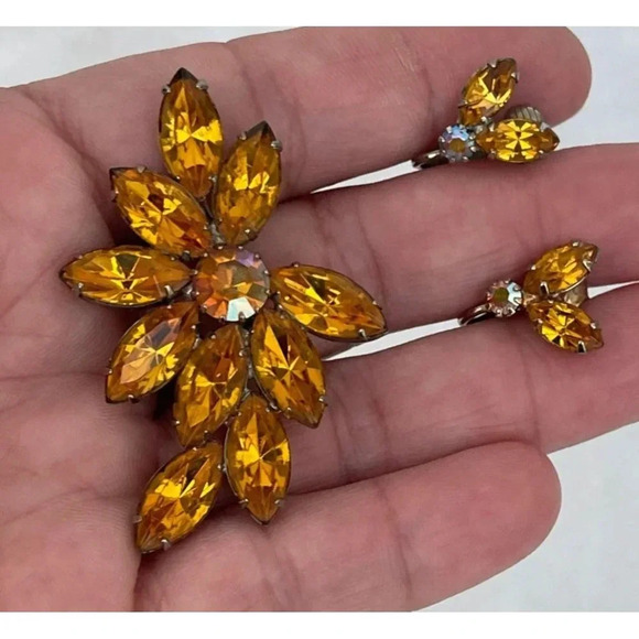 Vintage Orange Amber Tone Rhinestone Flower Brooch Pin Earrings Statement Set - Picture 3 of 7